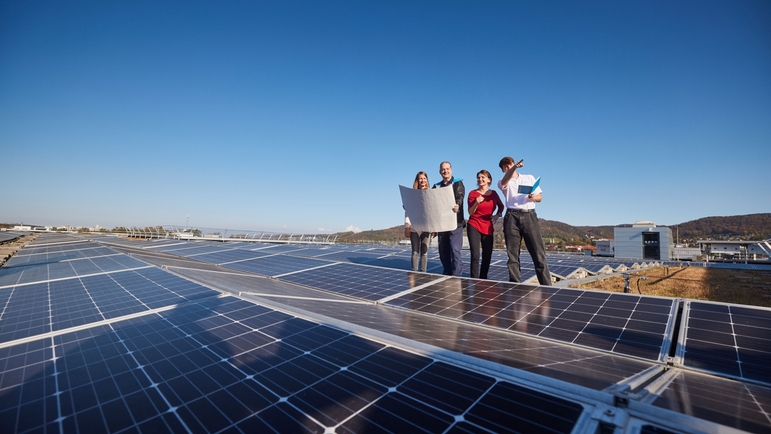 Endress+Hauser utiliza paneles solares para generar energía para sus edificios.