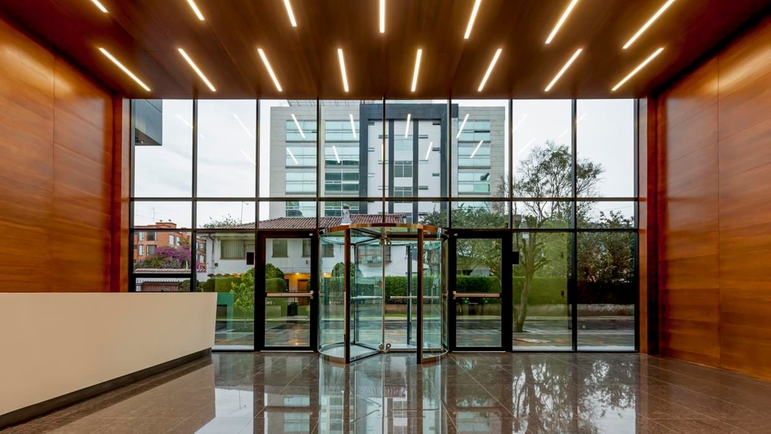 Entrada del centro de ventas en Colombia, Bogotá