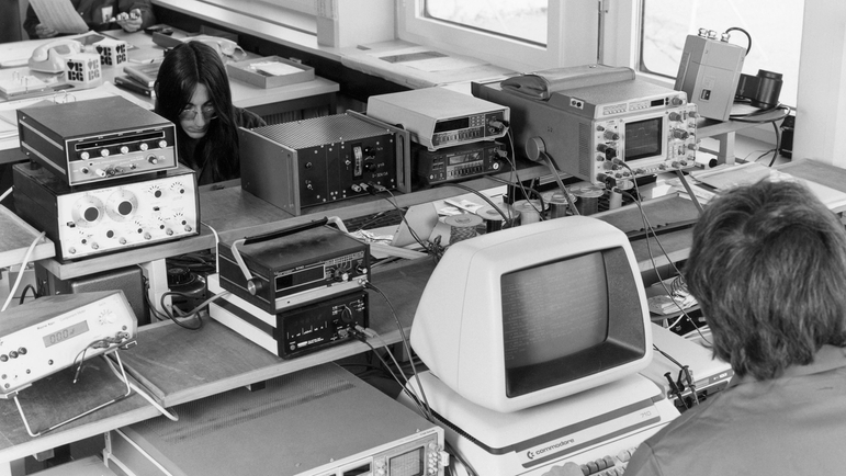 Alto nivel en investigación y desarrollo: las computadoras eran un elemento común en Endress+Hauser. Alto nivel en investigación y desarrollo: las computadoras eran un elemento común en Endress+Hauser.