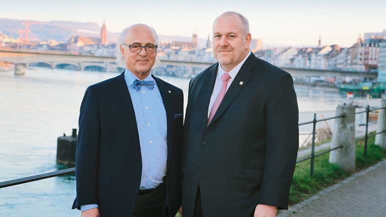 Matthias Altendorf toma el relevo a Klaus Endress como CEO del Grupo Endress+Hauser. Matthias Altendorf toma el relevo a Klaus Endress como CEO del Grupo Endress+Hauser.