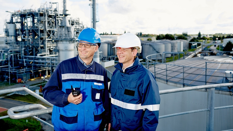 Refinería, parque de tanques, cliente, centro de ventas Cliente en una refinería