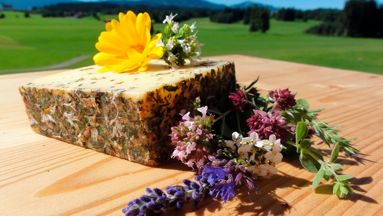 Queso de alta calidad de la región de Allgäu con la ayuda del panel SWAS Compact