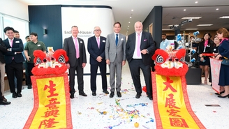 Jens Winkelmann, Richard Yu, Frank Grütter y Matthias Altendorf en la inauguración.