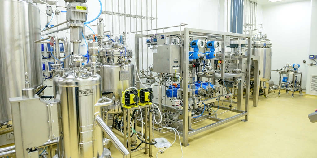 Planta de síntesis de insulina completamente automatizada y monitorizada Planta de síntesis de insulina